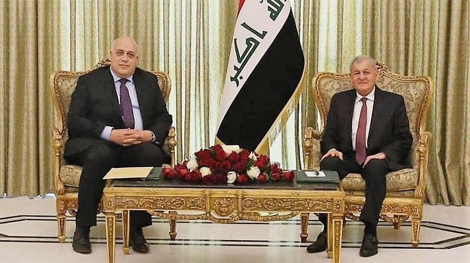 الرئيس عباس يُهنئ عبد اللطيف رشيد لمناسبة تسلمه رئاسة الجمهورية العراقية