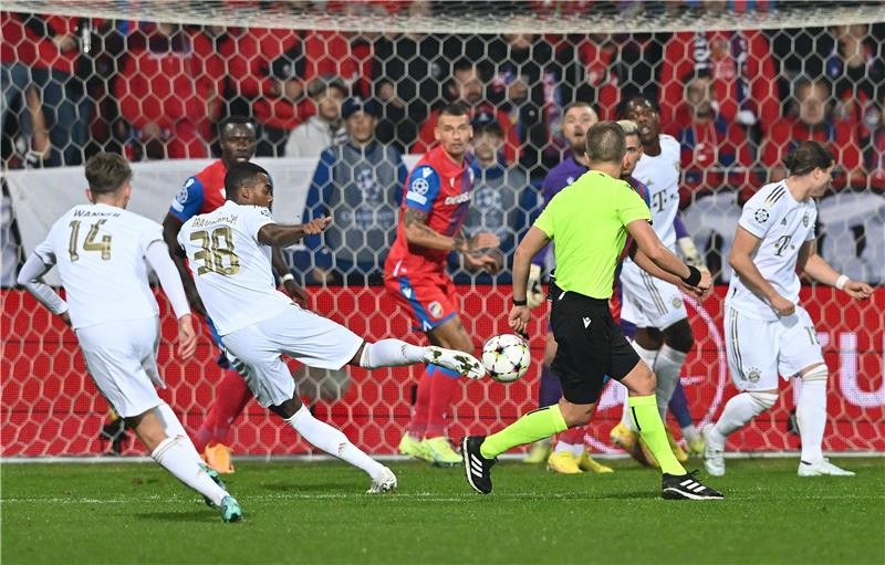 بالصور: بايرن يسحق فيكتوريا بلزن ويتأهل لثمن نهائي الأبطال