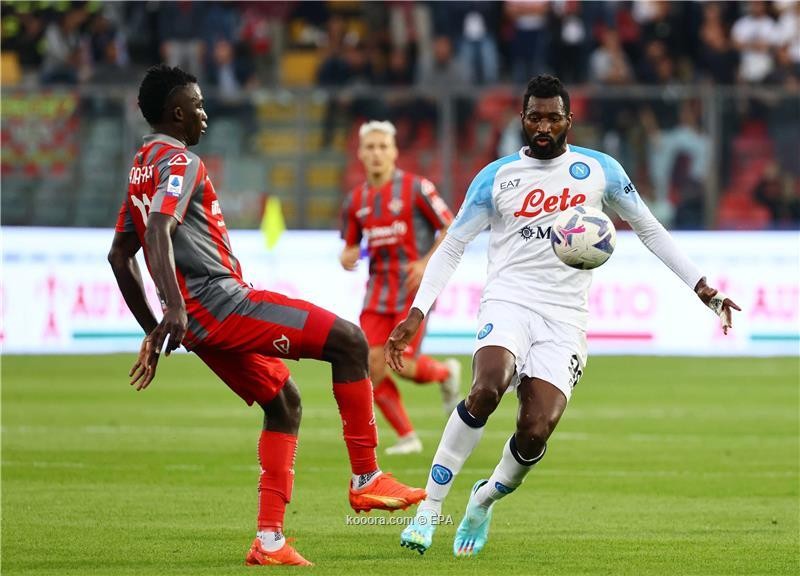 بالصور: نابولي يسحق كريمونيزي وينفرد بصدارة الكالتشيو