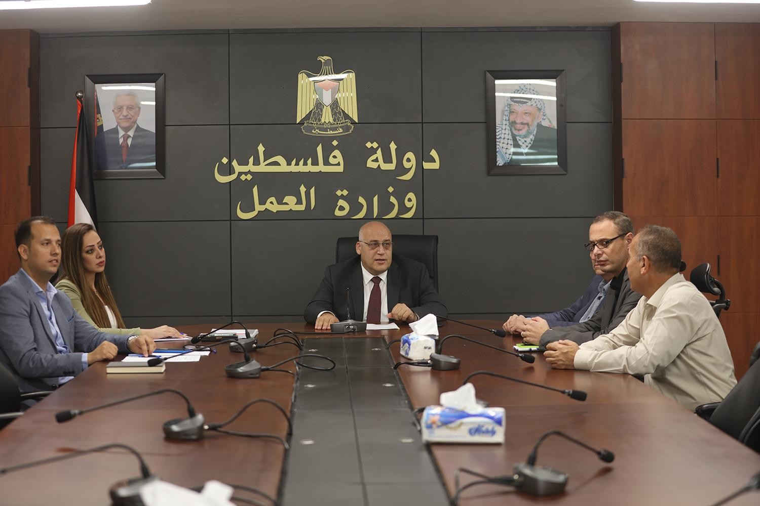 العمل برام الله تُطلق البوابة الرسمية الأولى لتسجيل الباحثين عن عمل