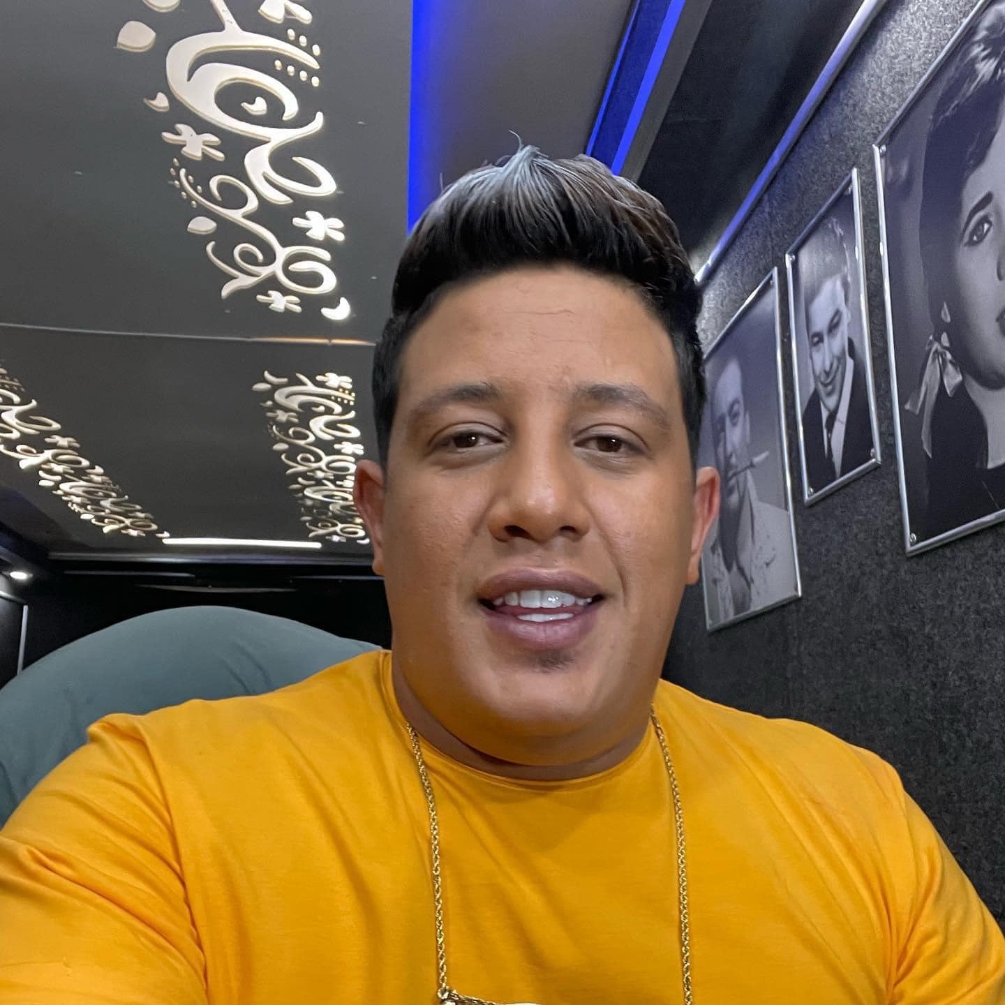 حمو بيكا يوجه رسالة الي مؤسس فيس بوك .. انا اتسرقت عيني