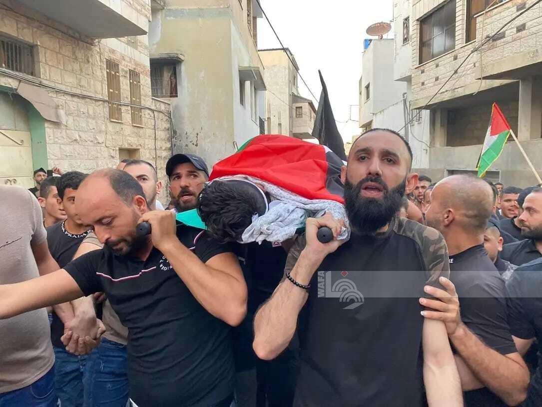 جماهير فلسطينية تشيه جثمان الشهيد الطفل سمودي في جنين