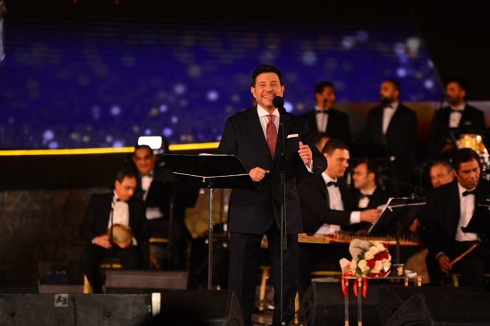 هانى شاكر يقدم نانسى جمال موهبة جديدة فى حفل مهرجان الموسيقى العربية