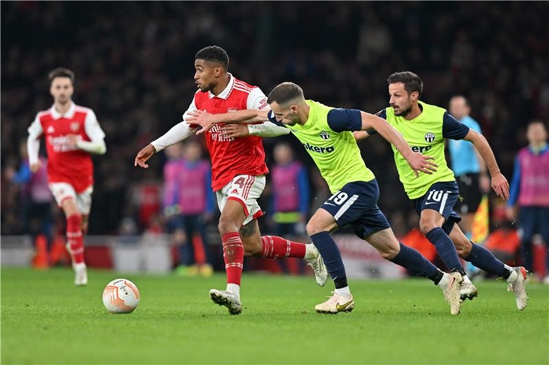 بالصور : آرسنال يتفادى طريدي دوري الأبطال بالفوز على زيورخ