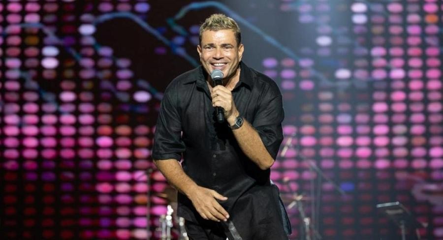 عمرو دياب يشعل بحفله ليل الرياض