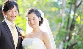 مسؤول يابانى يشجع الزواج بعد انخفاض المواليد وتقلص عدد السكان