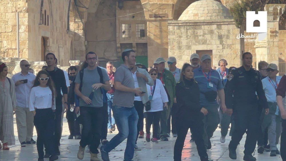 عشرات المستوطنين يقتحمون "الأقصى"