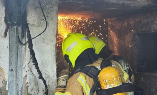 إصابة 20 شخصًا جراء حريق نشب في بناية سكنية بحيفا