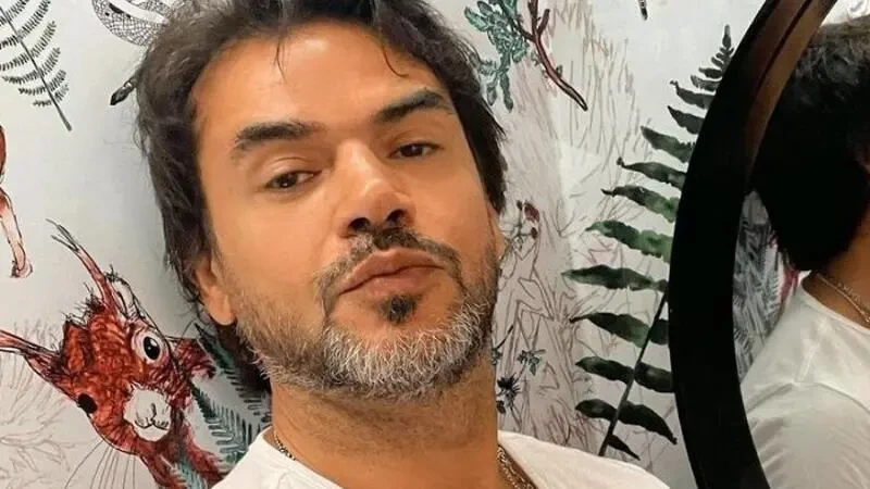 شاهد: سامو زين يتعرض لهجمة شرسة بعد ظهوره بـ"فستان"