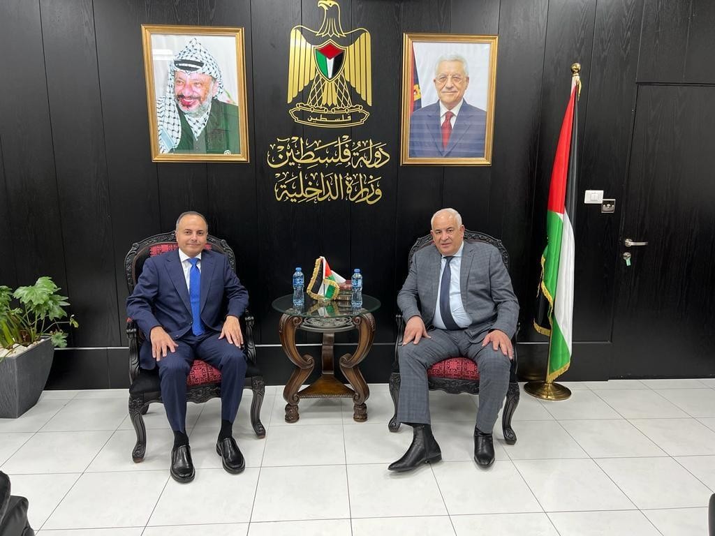 وزير الداخلية والسفير المصري يبحثان آفاق التعاون المشترك