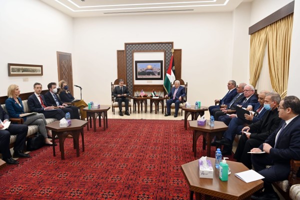 الخارجية الأمريكية تكشف تفاصيل اتصال هاتفي بين بلينكن والرئيس عباس