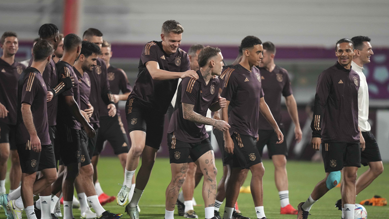 "حياة أو موت" لألمانيا في مباراتها ضد إسبانيا