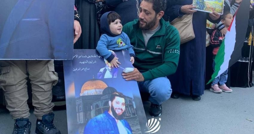 وقفة في رام الله للمطالبة باسترداد جثامين الشهداء المحتجزة لدى الاحتلال