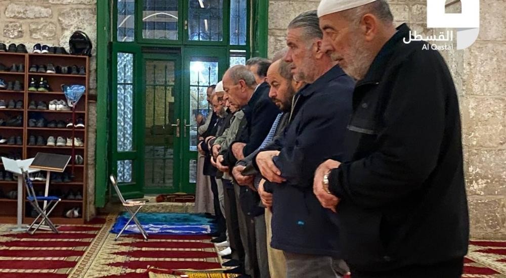 آلاف المواطنين يحيون "الفجر العظيم" بالمسجدين الأقصى والإبراهيمي