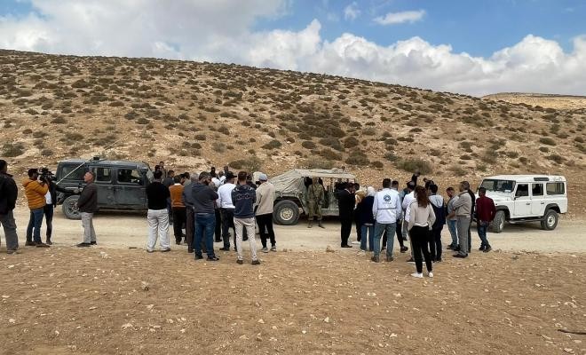 قوات الاحتلال تحتجز وفدًا من وزارة التربية والتعليم في مسافر يطا جنوب الخليل