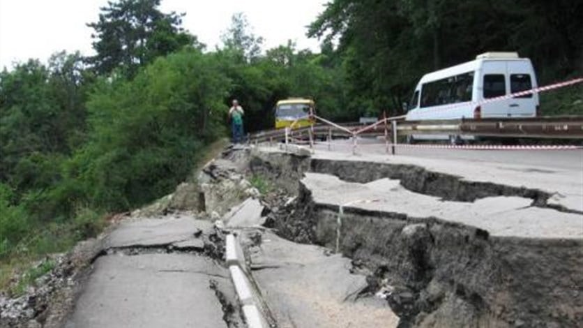 مصرع 11 شخصًا بانهيار أرضي في الكاميرون