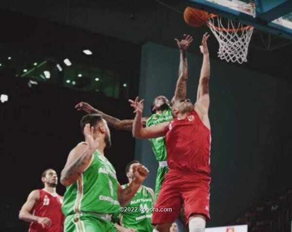 بالصور : الاتحاد يهزم الأهلي ويشعل الصراع على لقب دوري مرتبط السلة