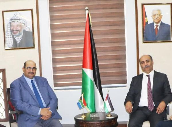 هذا ما جاء في لقاء وزير الزراعة بسفير جنوب إفريقيا لدى فلسطين! 