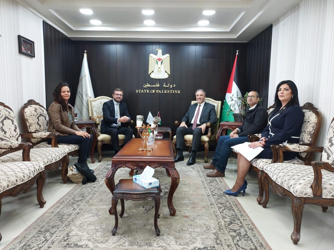 عساف يبحث سبل التعاون مع سفير الدنمارك لدى فلسطين