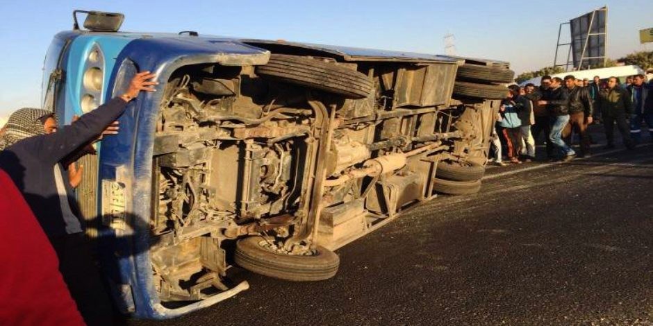 عشرات القتلى والإصابات إثر انقلاب حافلة بقناة مائية في المنصورة