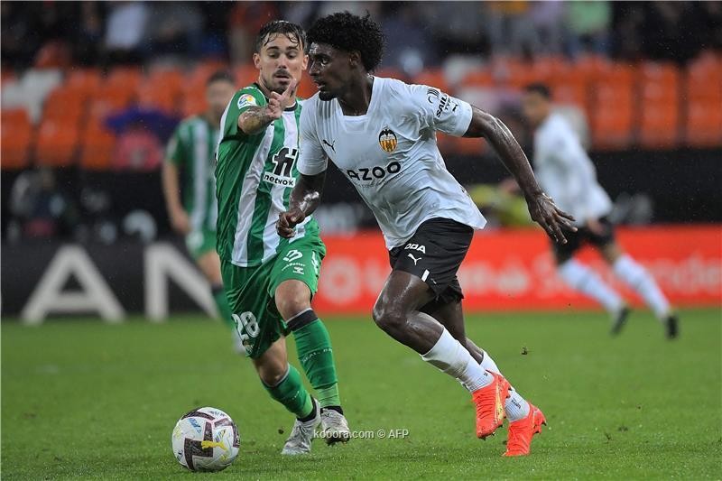 بالصور: فالنسيا يستعيد توازنه باكتساح بيتيس