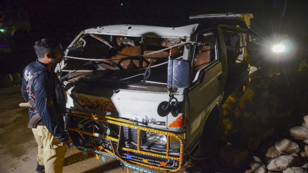 مصرع وإصابة العشرات إثر تحطم حافلة بفعل الفيضانات جنوب باكستان