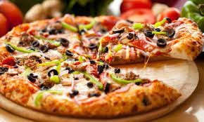 البيتزا بالجبن والزيتون