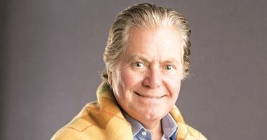 رقصة "سالسا" تجمع حسين فهمي ونهال عنبر في "عودة البارون"