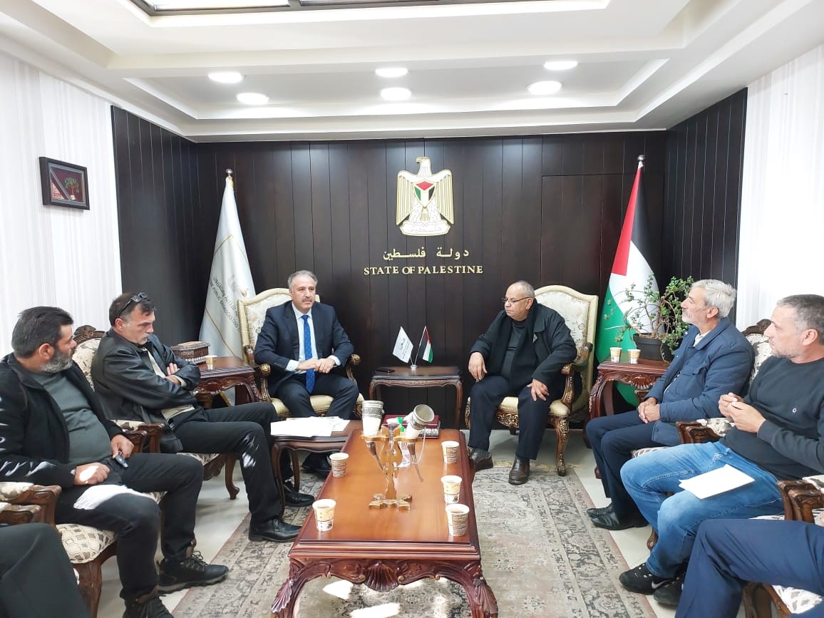 الوزير عساف يستقبل وفدًا من أهالي الشهداء المحتجزة جثامينهم