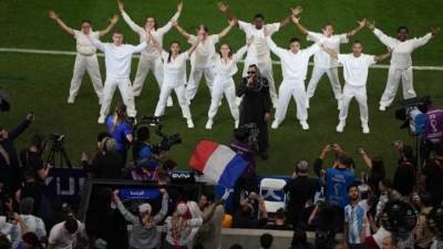 تعليق  مصطفى كامل بعد غناء ويجز في نهائي كأس العالم