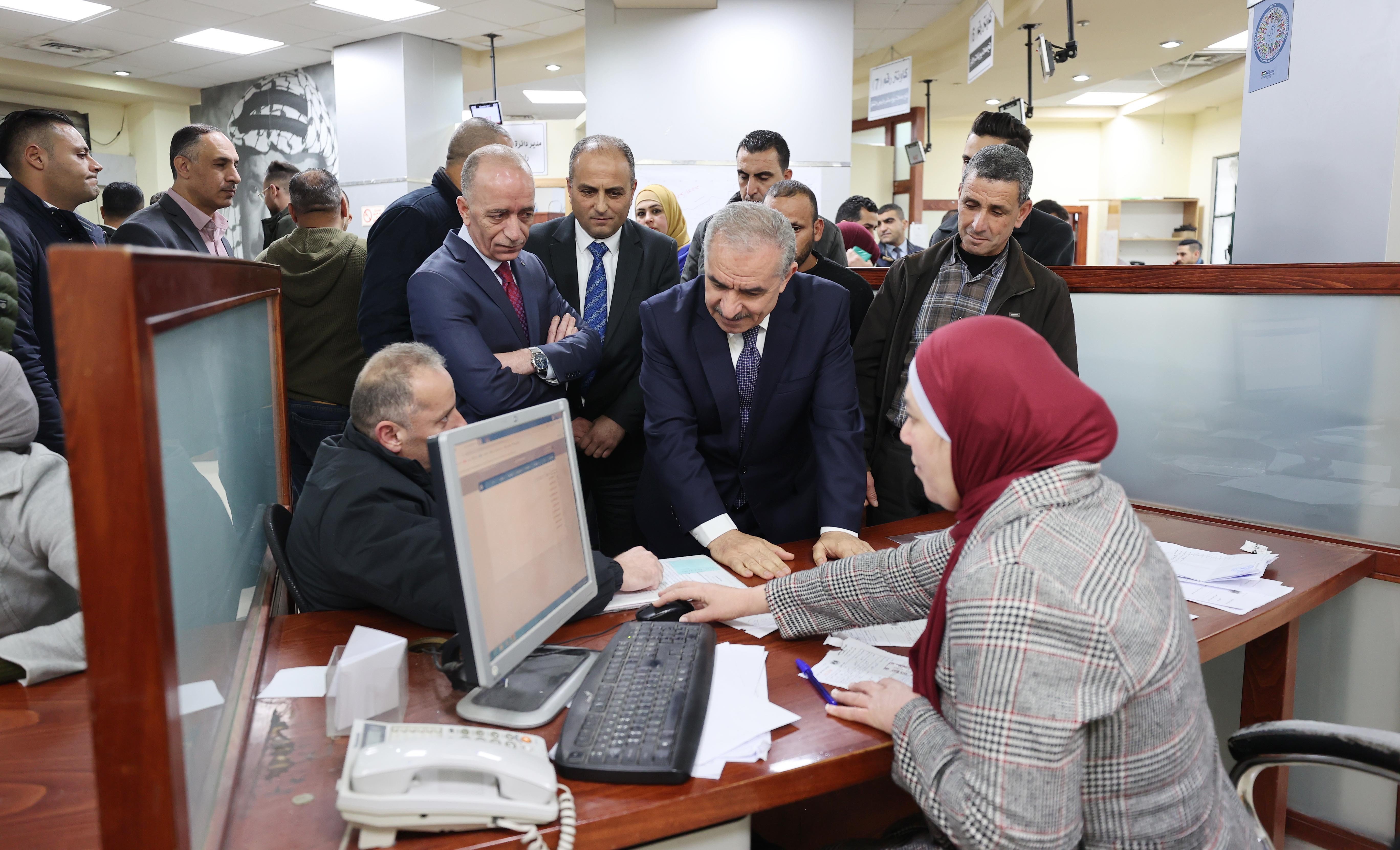 اشتية: سلطة الأراضي لعبت دورًا كبيرًا في الحفاظ على الأرض الفلسطينية