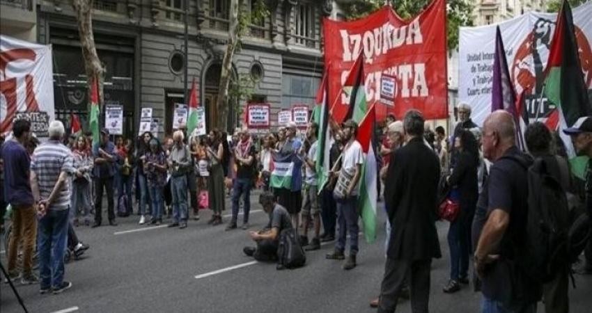 الأرجنتين: مسيرة أمام السفارة "الإسرائيلية" في بوينس آيرس دعمًا للشعب الفلسطيني