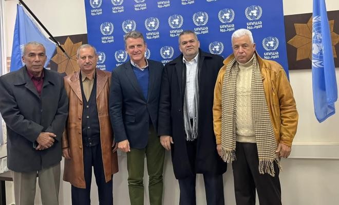 اللجنة المشتركة للاجئين تعقد اجتماعاً مع مدير شؤون "الأونروا" في غزة