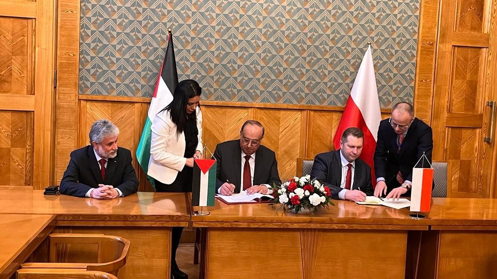 فلسطين وبولندا تُوقعان مذكرة تفاهم في مجال التعليم