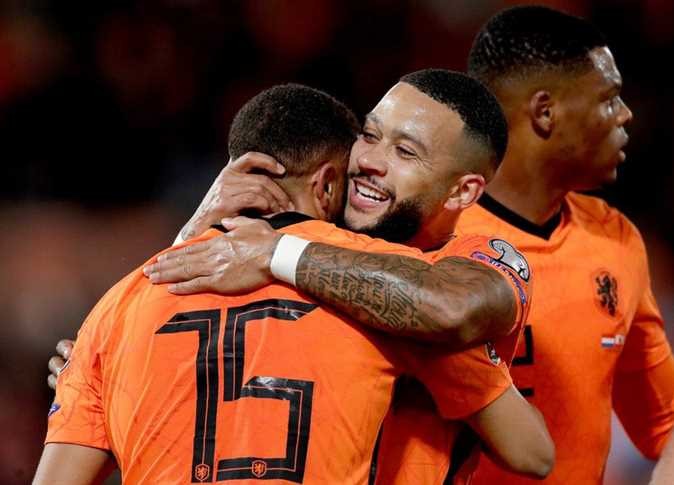 ممفيس ديباي يكشف سبب خروج هولندا