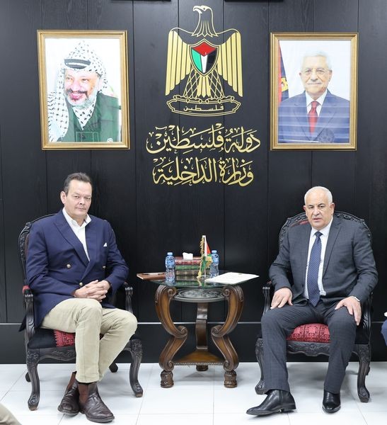 وزير الداخلية يلتقي برئيس قسم الاستجابة العاجلة في "أوتشا" 