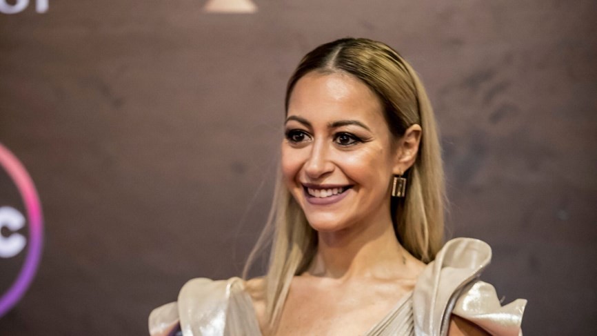 السعودية تعاقب منة شلبي.. ما مصير مسرحيتها في موسم الرياض؟