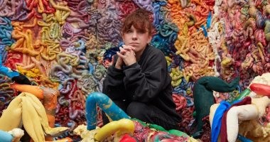 عمل فنى غريب على شكل أمعاء يجوب معارض العالم