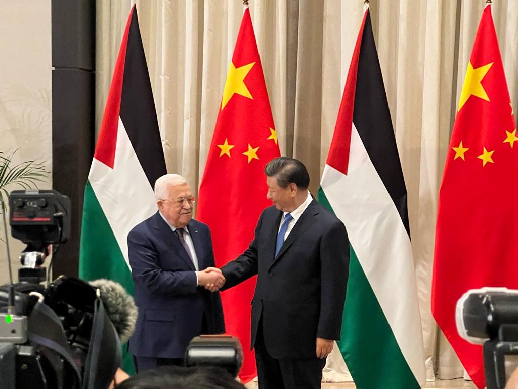 الرئيس عباس يلتقي بنظيره الصيني في الرياض