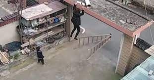 طفل شجاع ينقذ جدته من سقوط يؤدى لإصابات خطيرة