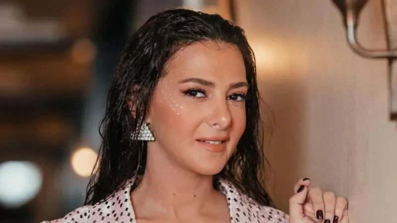 شاهد: صورة قديمة لـ دنيا سمير غانم والأميرة ديانا تعاود الظهور