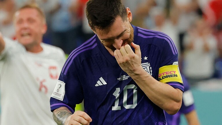 ما هو سر الإشارة الصفراء التي ارتداها قادة المنتخبات في دوري المجموعات بمونديال قطر؟