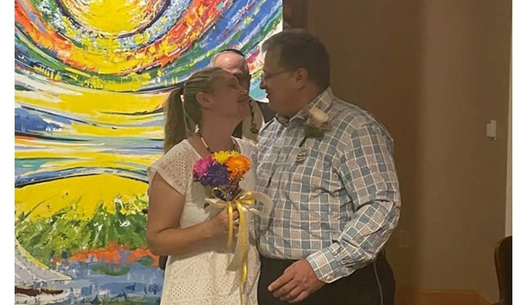 ثنائى أمريكى يعقدان زفافهما فى المستشفى قبل 3 أيام من خضوع العريس لجراحة بالقلب