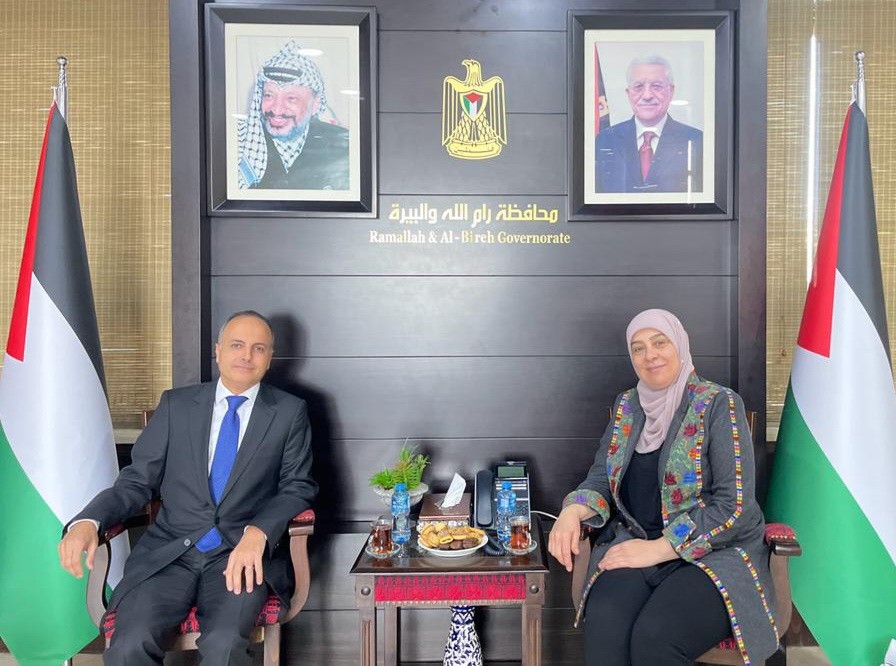 غنام تطلع السفير المصري على المستجدات الفلسطينية