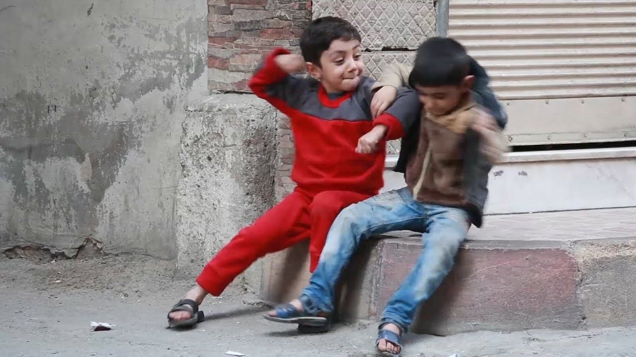 تقرير: أخصائيون يُحذرون من انتشار الألفاظ البذيئة بين الأطفال!!