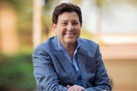 هاني شاكر يفاجئ جمهوره بـ "نيولوك" في بوستر أغنيته الجديدة