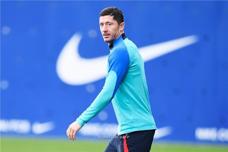 لماذا علقت محكمة المنازعات عقوبة ليفاندوفسكي؟