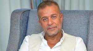 شريف منير يبكي على الهواء بسبب "مشهد موت"