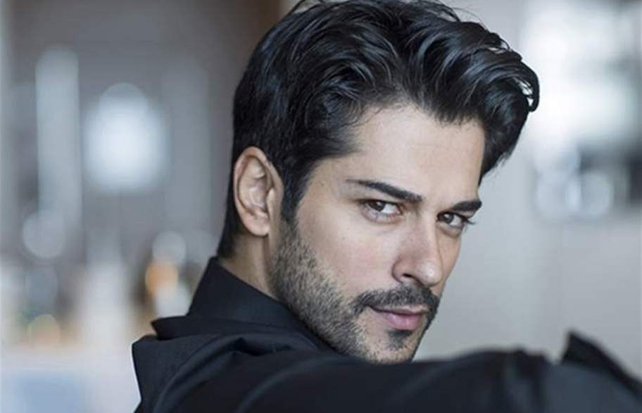 بوراك أوزجفيت يسافر قطر لدعم كريستيانو رونالدو .. ويتخلى عنه بعد الخسارة