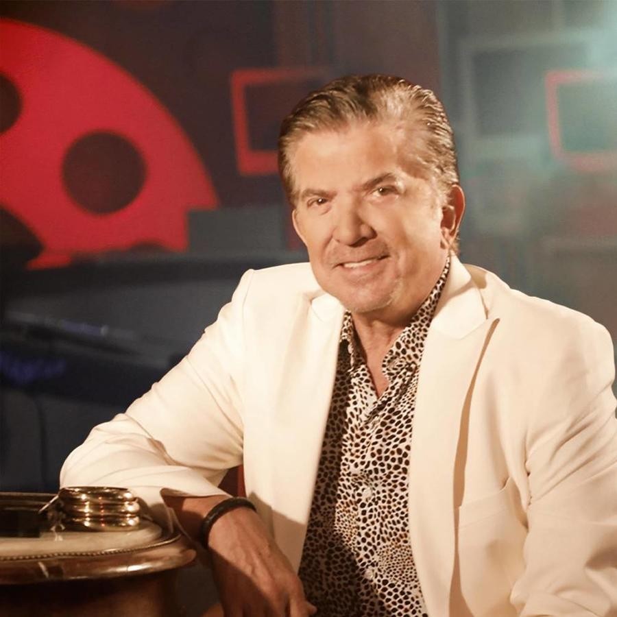 وليد توفيق يدعم منتخب المغرب بأغنية خاصة قبل مواجهة فرنسا